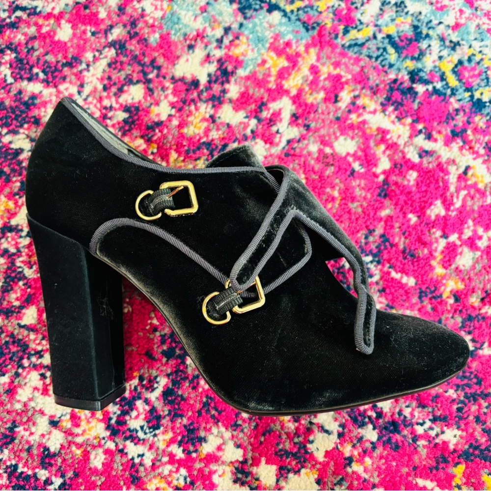 Tory Burch Carley Black Velvet Block Heel Ankle Booties.  Size 9.5.